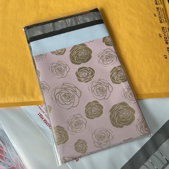25 pcs Shipping Envelopes Poly Mailers with Gold Roses 6"x9" Inches - Picture 6 of 6